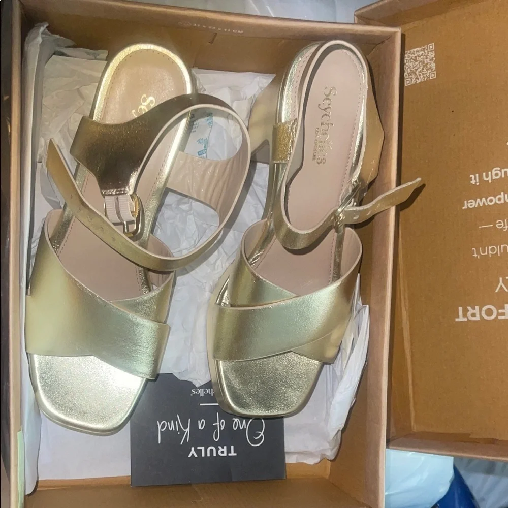 Seychelles Metallic Gold Block Heel Sandals - Picture 2 of 4